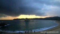 Timelapse Captures Waterspout Swirling Over Huatulco, Oaxaca