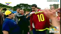 Maradona comparte con jóvenes futbolistas y se declara 