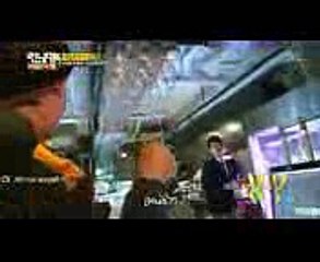 Running Man Ep.177 - Lee Kwang Soo buying a headband for Gil