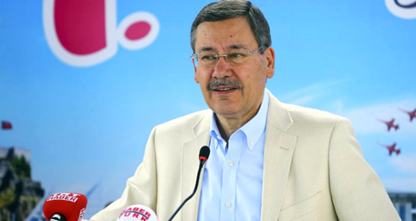 Melih Gökçek'e "Ahde Vefa" Ödülü Verildi