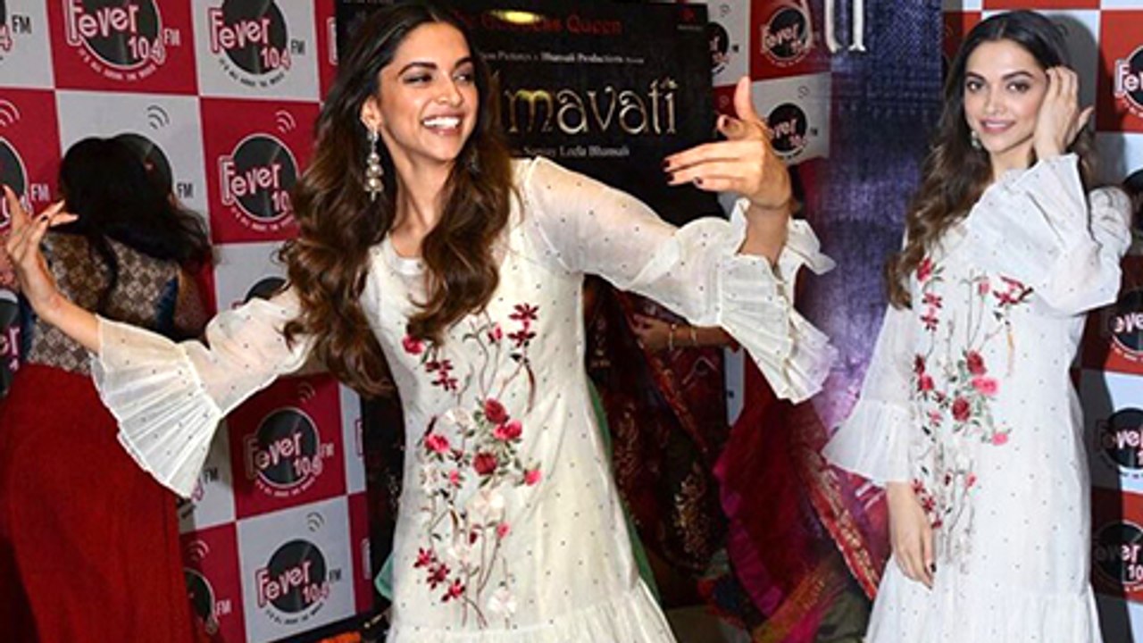 Deepika Padukone Promotes GHOOMAR Song & PADMAVATI At Fever 104 FM | BOLLYWOOD NOW