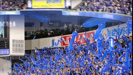 【神対応】ソフトバンク上林選手がジェット風船の片付けを手伝う