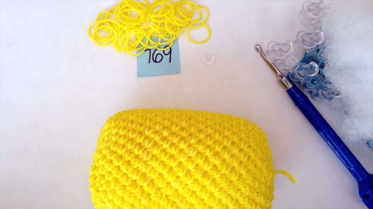 Rainbow Loom MINION BODY Part 1 - Loomigurumi - Amigurumi Hook Only Лумигуруми