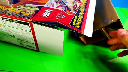 CARS Lightning McQueen Transforming Drift Race Track Takara Tomy Disney Pixar Cars 2 Toys