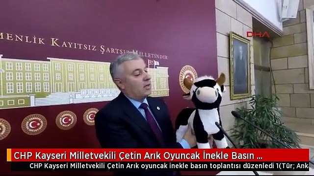 CHP Kayseri Milletvekili Çetin Arık Oyuncak İnekle Basın Toplantısı Düzenledi 1