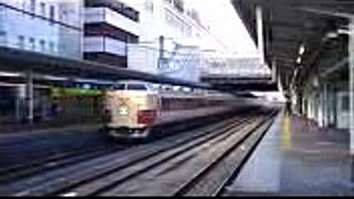 189系国鉄色 団体臨時列車 甲府駅に到着から出発