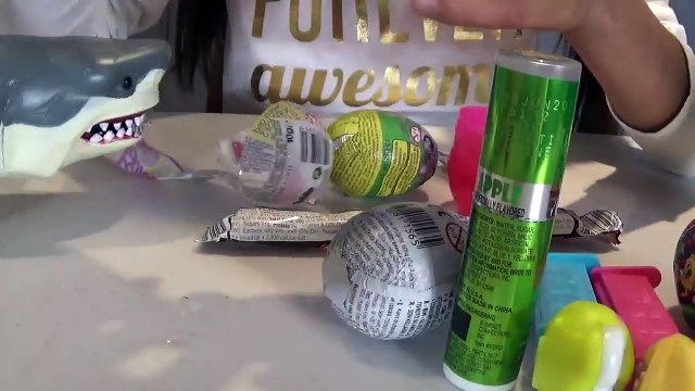 GIANT GUMMY JOKER TONGUE! Giant PEZ Candy SOUR WARHEAD CANDY REVIEW Spider CHOCOLATE SURPRISE EGGS