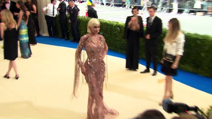 Kylie Jenner Faking Her Pregnancy?