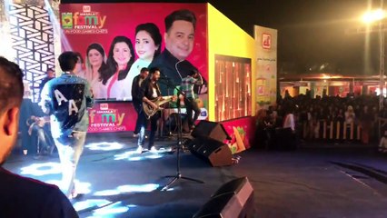 Asim Azhar Performs Tajdar E Haram at HUM Masala Festival 2017