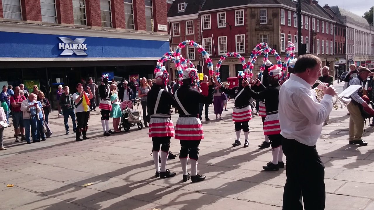 MORRIS DANCERS vid 43