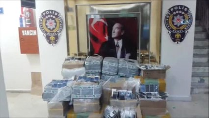 Minibüsün İçinden 20 Milyon Liralık Kaçak Telefon Çıktı