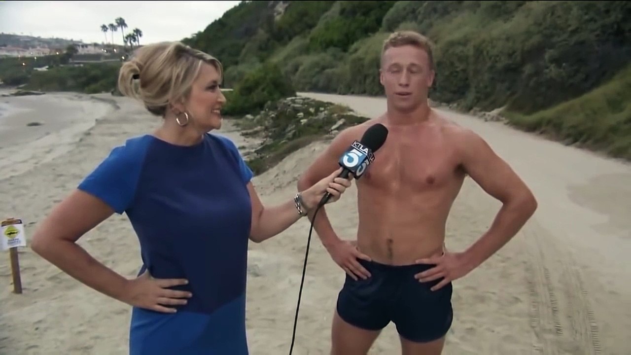Cette journaliste a un coup de cœur pour un homme qu'elle interviewe... et elle lui court après !