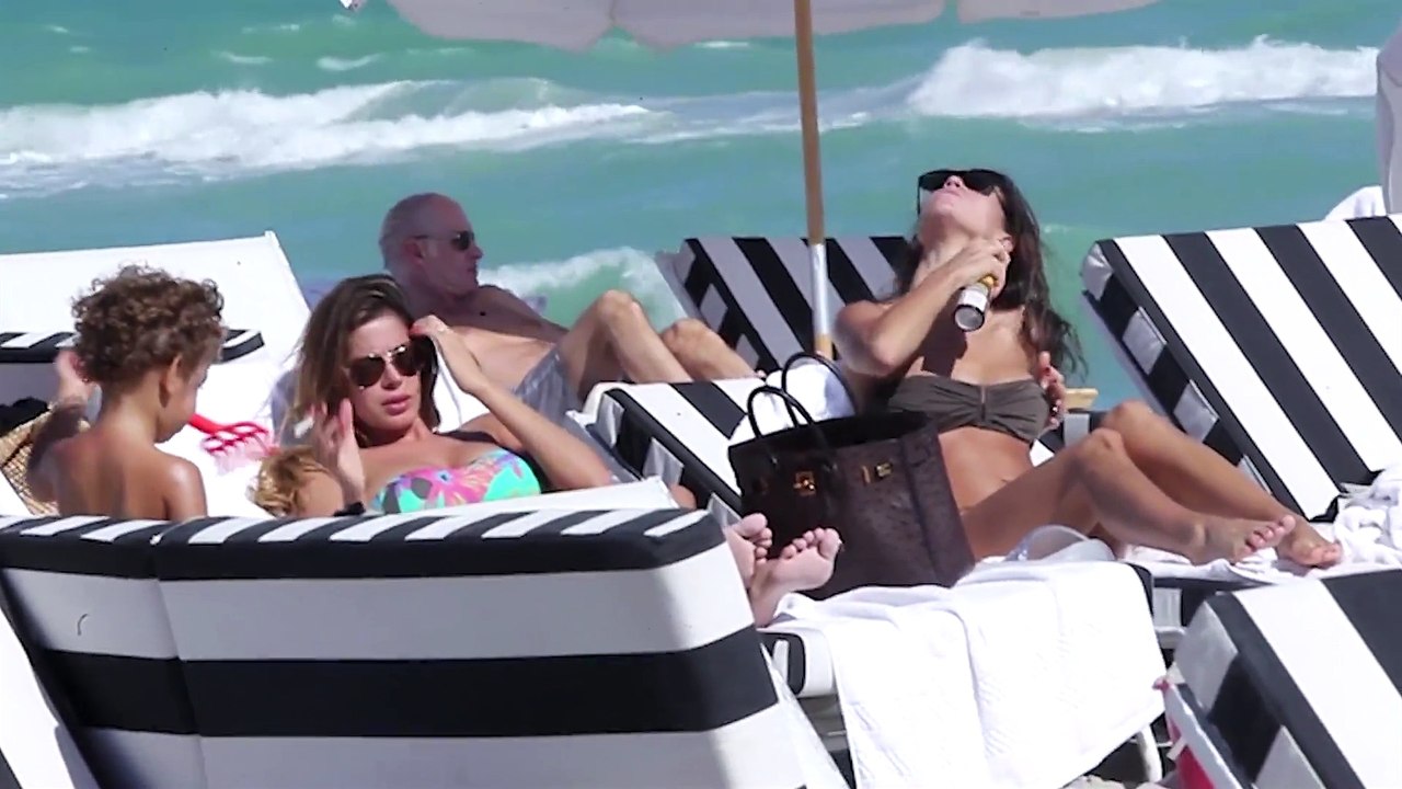 Claudia Galanti and Aida Yespica Rock Bikiyni Bod's