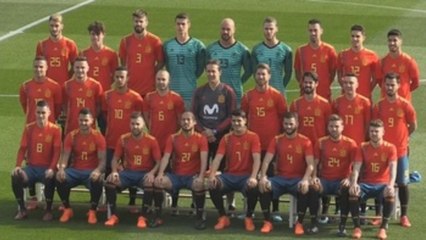 Los internacionales se hacen la foto oficial con la camiseta de la polémica