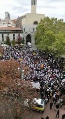 Centenars de manifestants clamen 'Llibertat' a la Plaça Vella de Terrassa