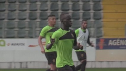 Mabil, un futbolista de elite que sueña con hacer felices a los refugiados