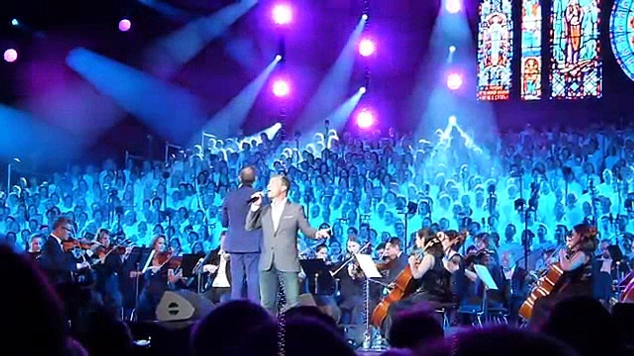Le temps des cathédrales - Bruno Pelletier et les 2000 Choristes (Notre Dame de Paris)