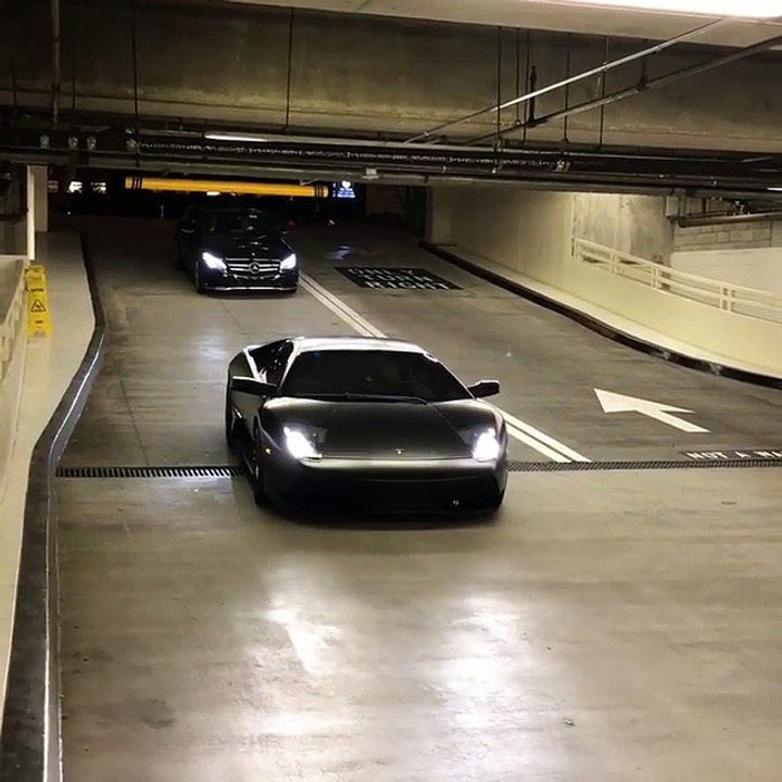 Voilà comment ce chauffeur de Lamborghini fait pour ne pas payer le parking