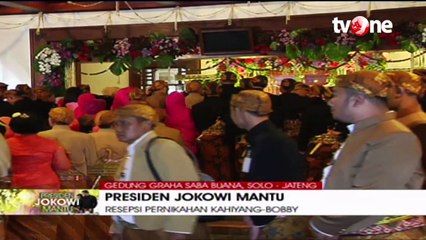 Prosesi Iring-iringan Kereta Kencana Membawa Kedua Mempelai Menuju Graha Saba Buana