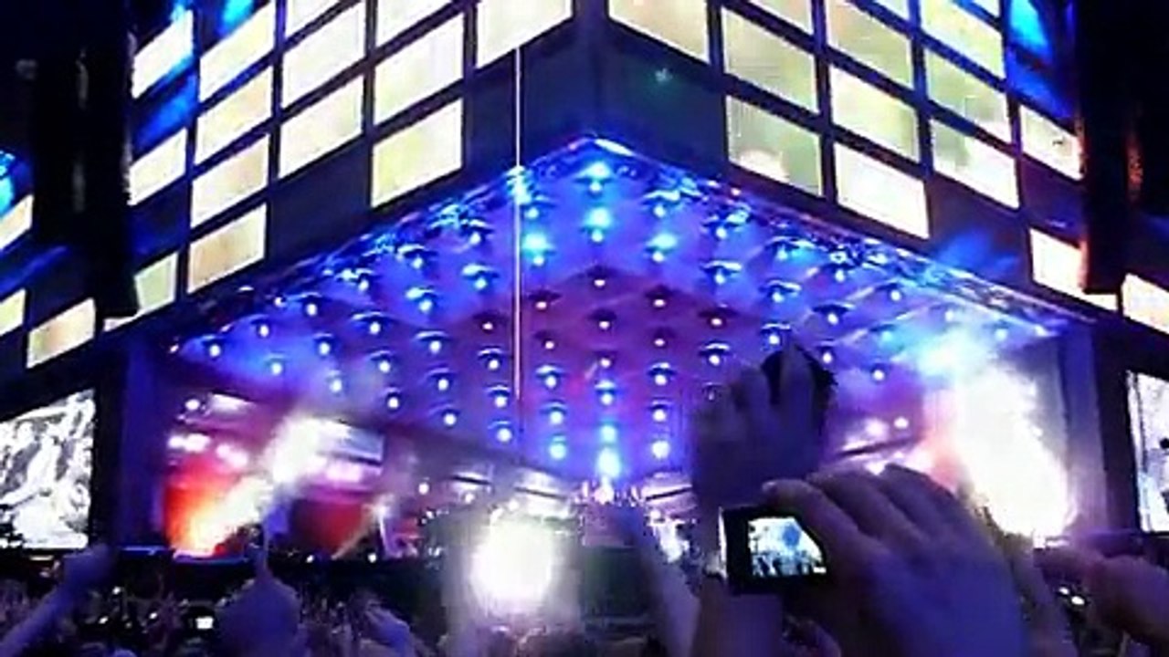 Muse - Feeling Good, Stade de France, Paris, France  6/11/2010