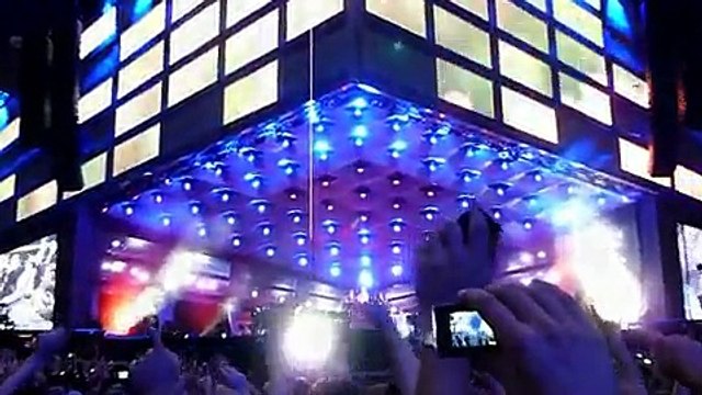 Muse - Feeling Good, Stade de France, Paris, France 6/11/2010