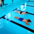 Compétition de natation... Dans une piscine vide!