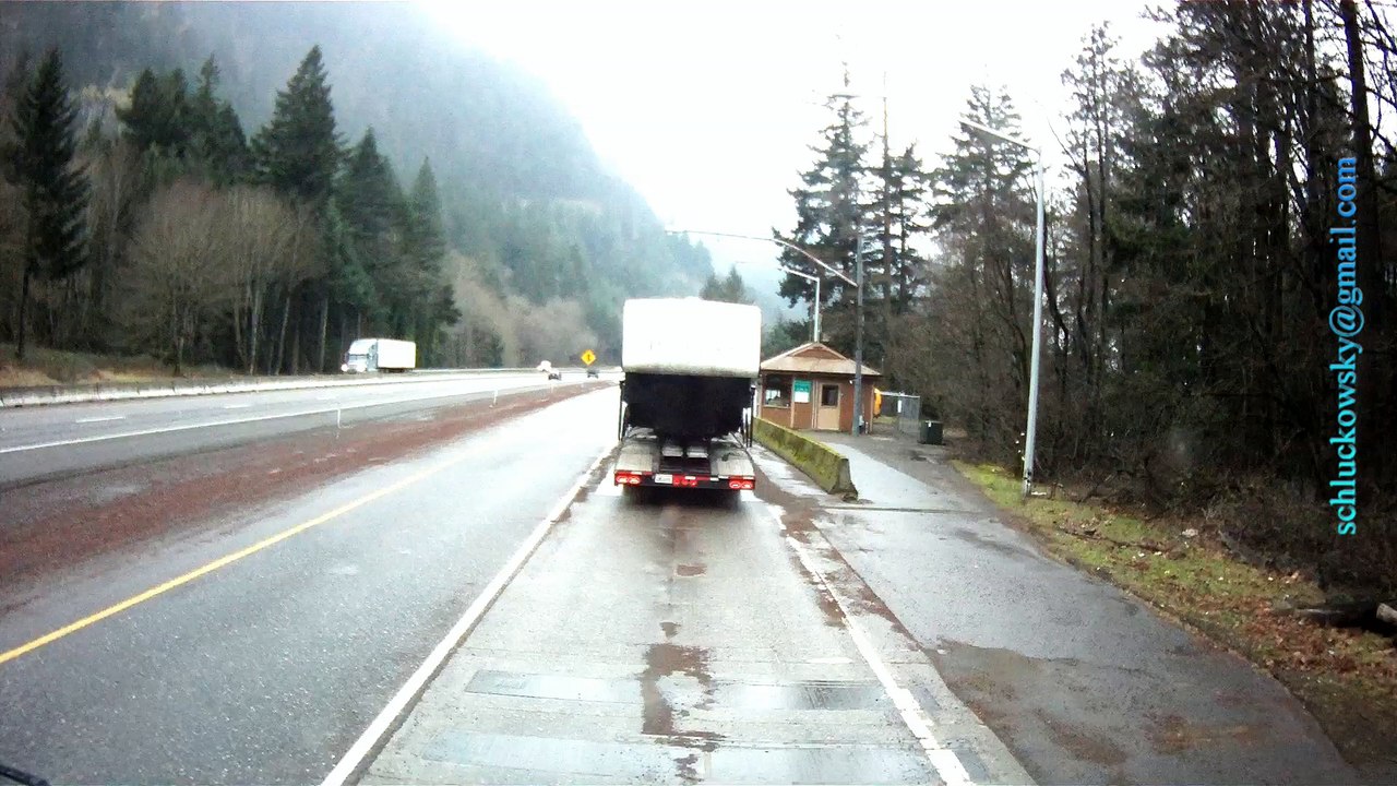 Oregon Weight Watchers in Action///Weigh Station///DOT Scale House///I-84 West wyeth///LKW Waage USA///