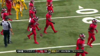 2015 - Buccaneers Jameis Winston gets fired up