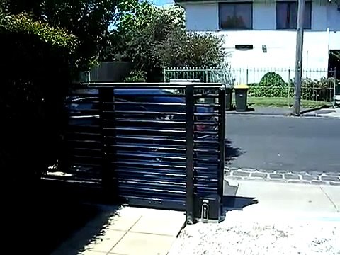 Modern Gates Melbourne Telescopic Sliding Gate - Closing