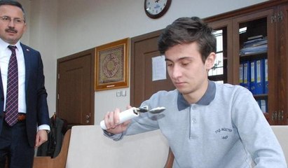 Yaşlılar ve engelliler için 'ortopedik kaşık'