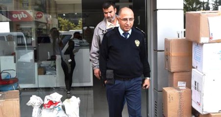 Kargosundan Şişme Kadın Çıkan Vatandaş, Kargo Çalışanının Telefonunu Gasp Etti