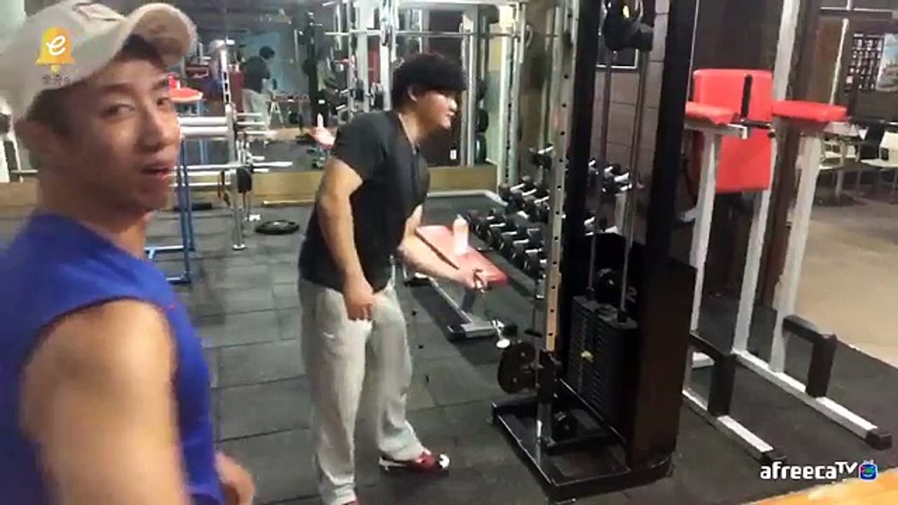 보디빌더 vs 팔씨름 한국2위 #한손 #원암컬대결 #케이블