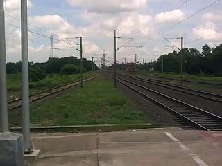 5271 Up Howrah-Muzaffarpur Jansadharan Express chugging hard at Baruipara Station.3gp