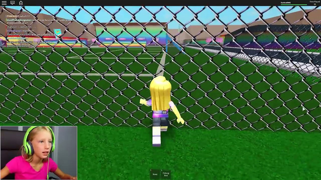 High School - RIDING THE SCHOOL BUS | Roblox