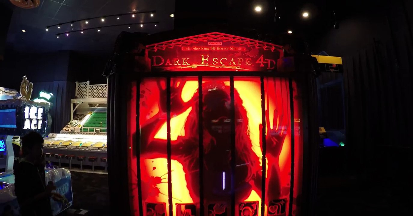 Dark Escape 4D Body-Shocking 3D Horror Shooting Arcade Game At Dave & Busters - Lets Play Games