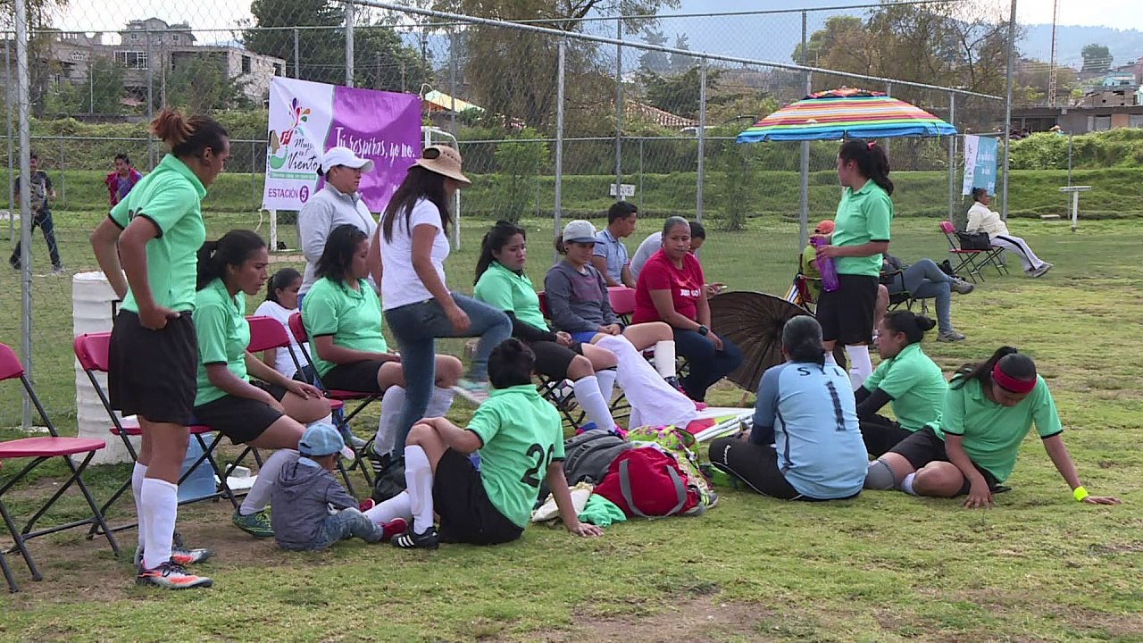 Indígena mexicana enseña a “patear” la violencia de género