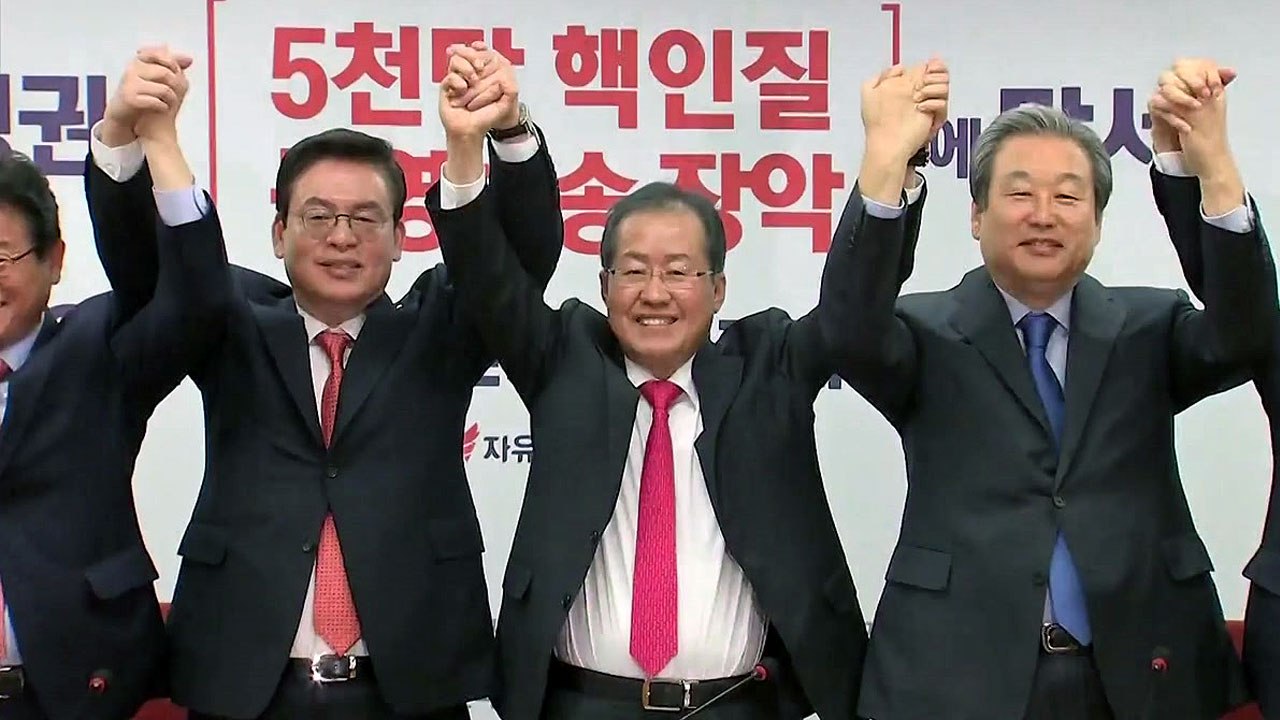 바른정당 탈당 의원 8명 한국당 복당 / YTN