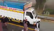 اسلام آباد موٹروے پر سموگ اور شدید دھند کیوجہ سے ہونے والے دلخراش حادثے کی ویڈیو دیکھیں۔