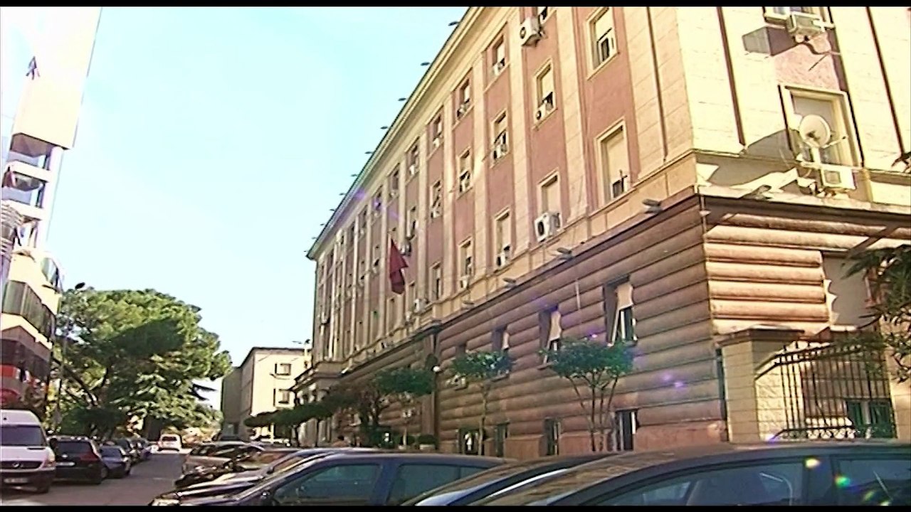 GJYKATA KUSHTETUESE RREZON KERKESEN E PD PER HEQJEN E MANDATIT TE DEPUTETIT TE PS RAKIP SULI LAJM