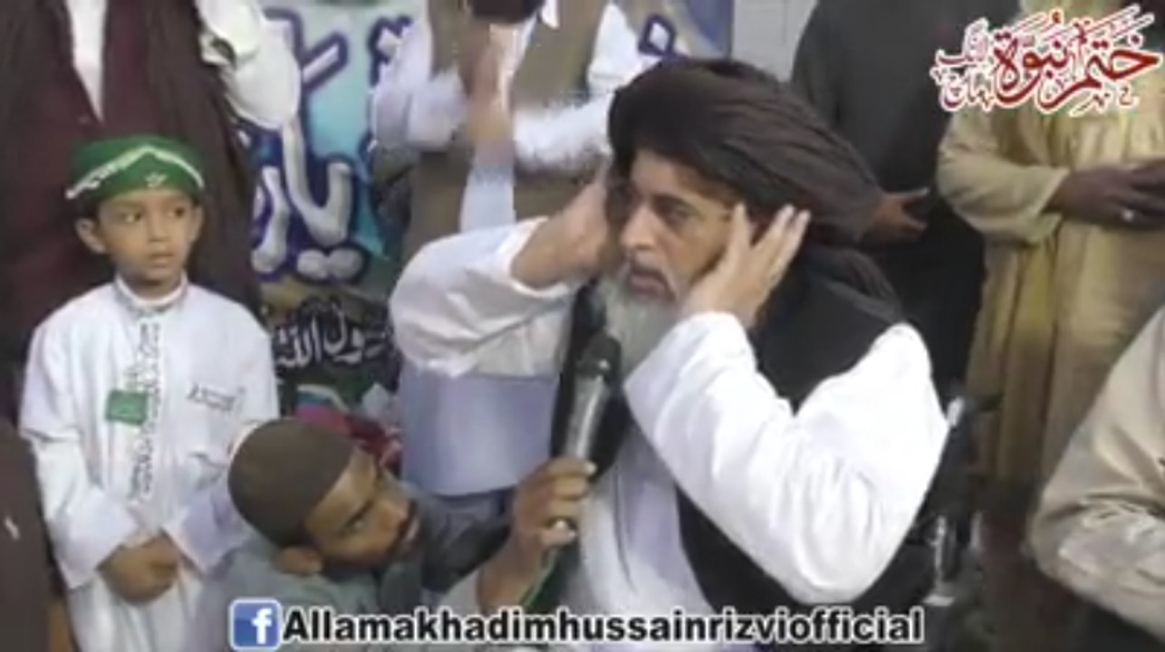 تاجدار ختم نبوت دھرنے میں امیرالمجاھدین آذان مغرب دیتے ہوتے