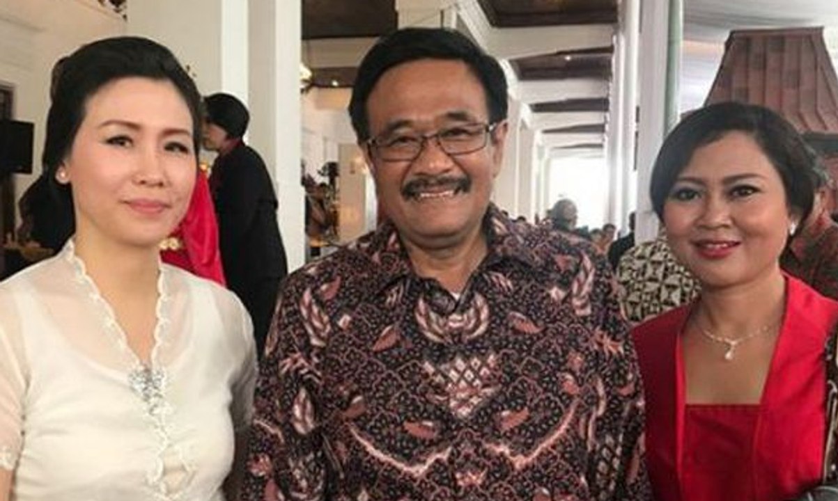 Istri Ahok Menangis di Pelukan Iriana Jokowi