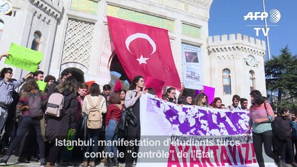 Manifestation d'étudiants turcs contre le "contrôle" de l'Etat