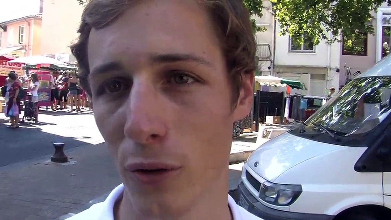 Les Jeunes UMP d'Istres font leur cuisine politique sur les marchés