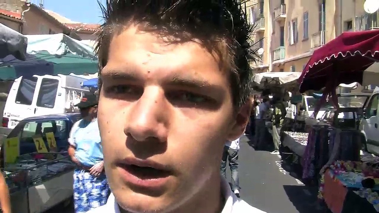 Les Jeunes UMP d'Istres font leur cuisine politique sur les marchés