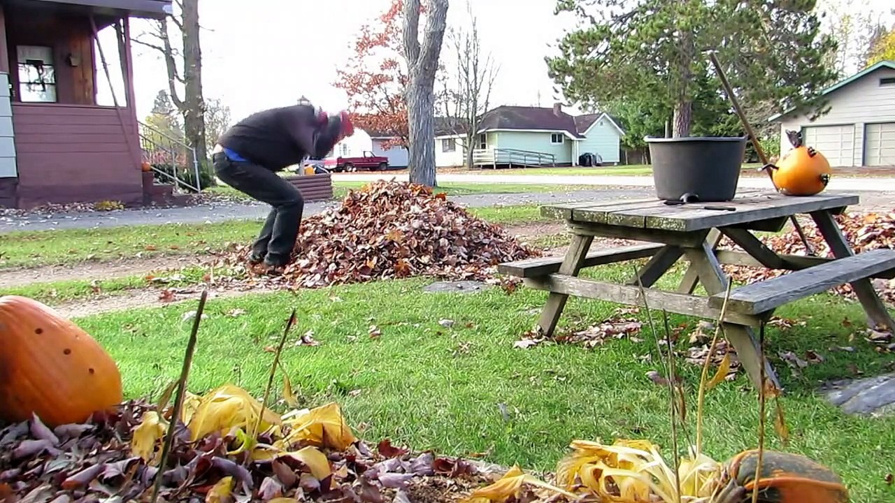 Cet homme qui voulait piéger sa femme a faillit mourir écrasé par sa voiture... Bon karma