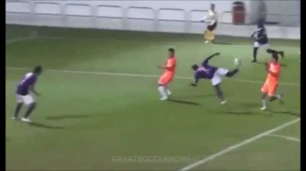 Buzz : le plus beau but contre son camp de l'histoire !