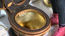 [영상] 루이비통 가죽 황금 변기 화제...10만달러 판매 / YTN