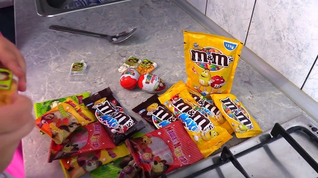 Маша и Медведь - Сладкая жизнь. ЧЕЛЛЕНДЖ Играем с Машей. Готовим кашу с M&MS и Киндеров.