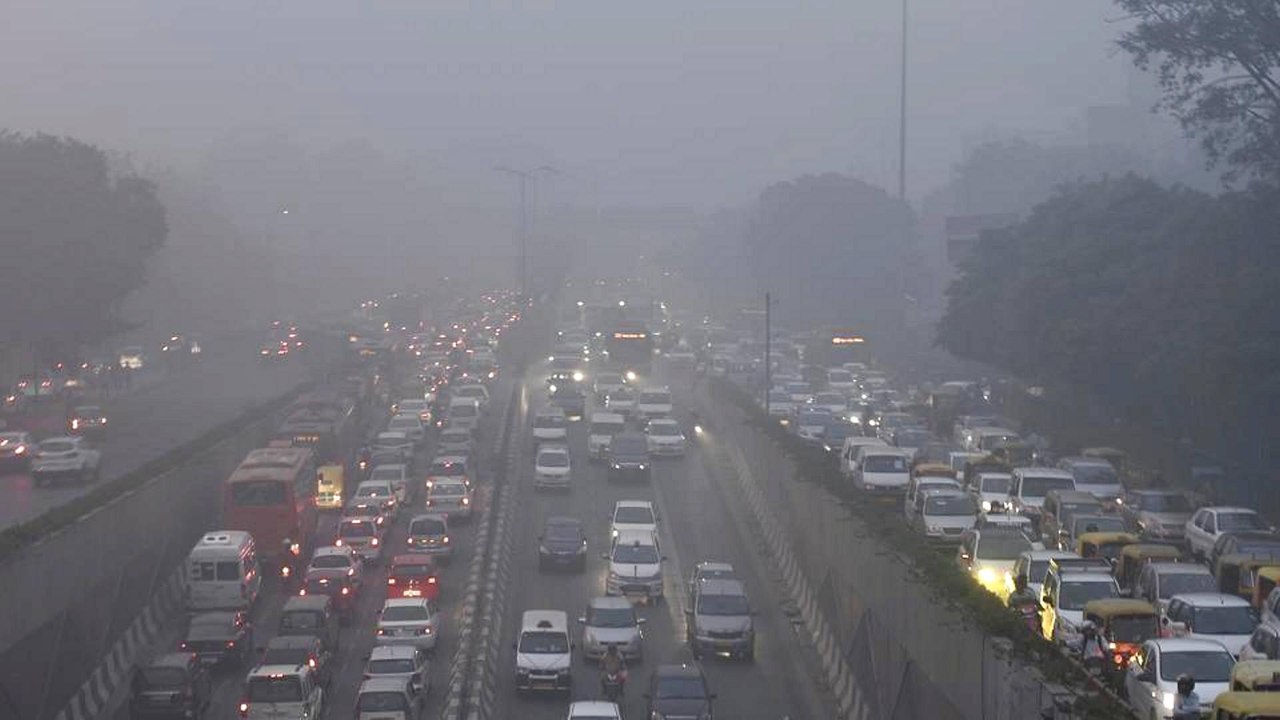 Schools close as smog chokes India’s ‘gas chamber’ capital