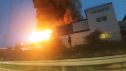 청주 공업사에서 불...직원 12명 긴급 대피 / YTN